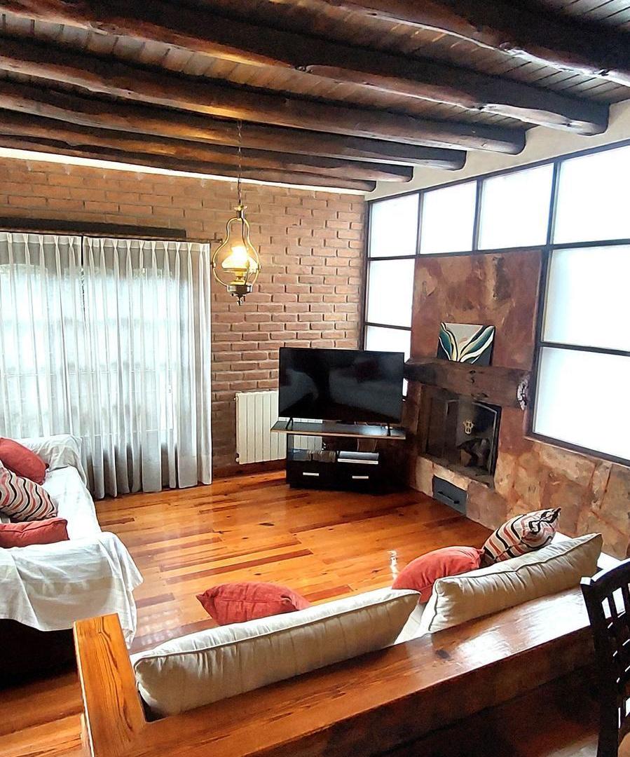 Foto de CASA EN VENTA EN EL CORAZÓN DE CHACRAS DE CORIA, imagen 2