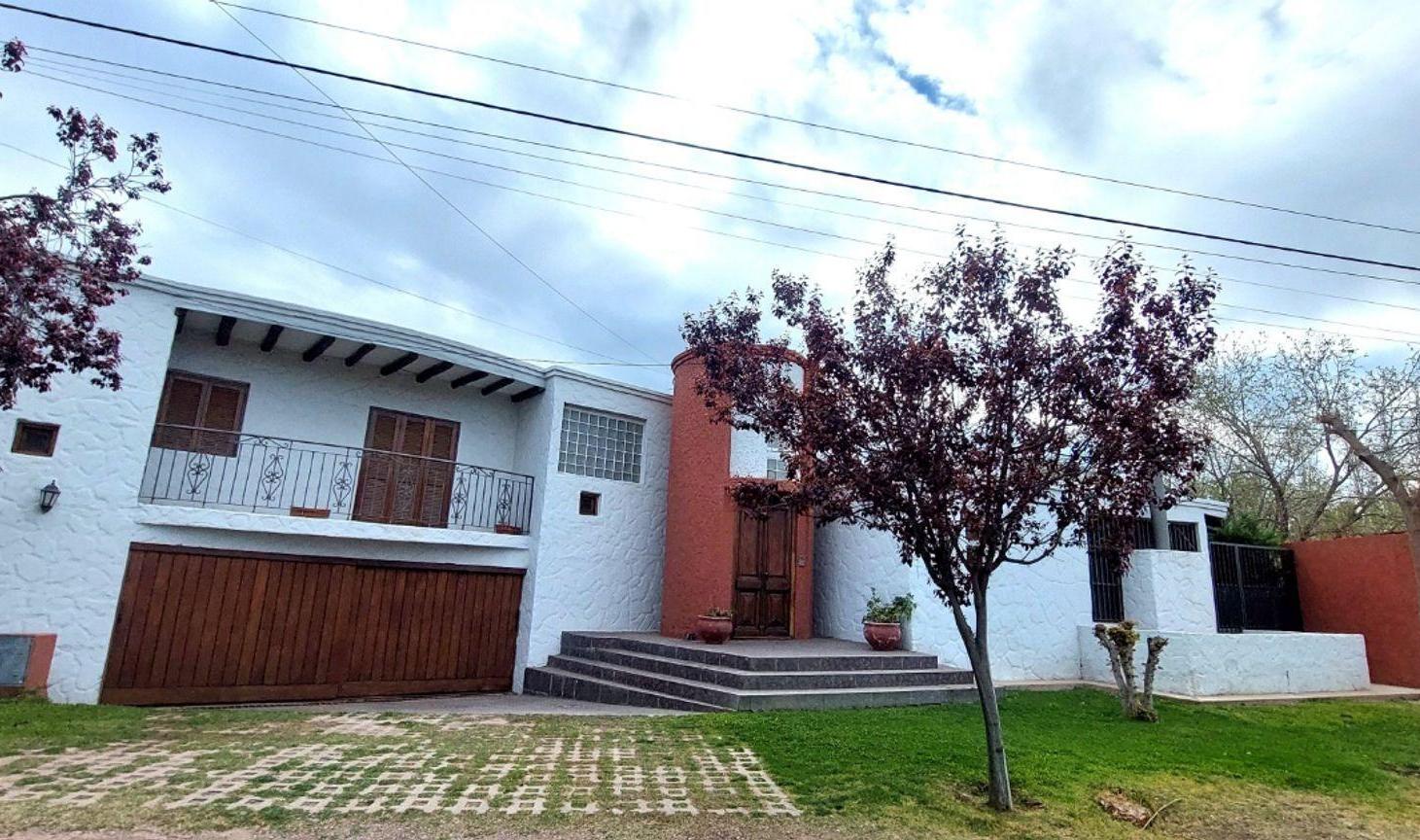 Foto de CASA EN VENTA EN EL CORAZÓN DE CHACRAS DE CORIA, imagen 1