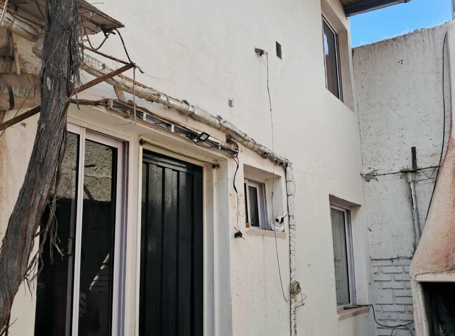 Foto de VENTA CASA + 2 DEPTOS CALLE RIVADAVIA LUJAN, imagen 3