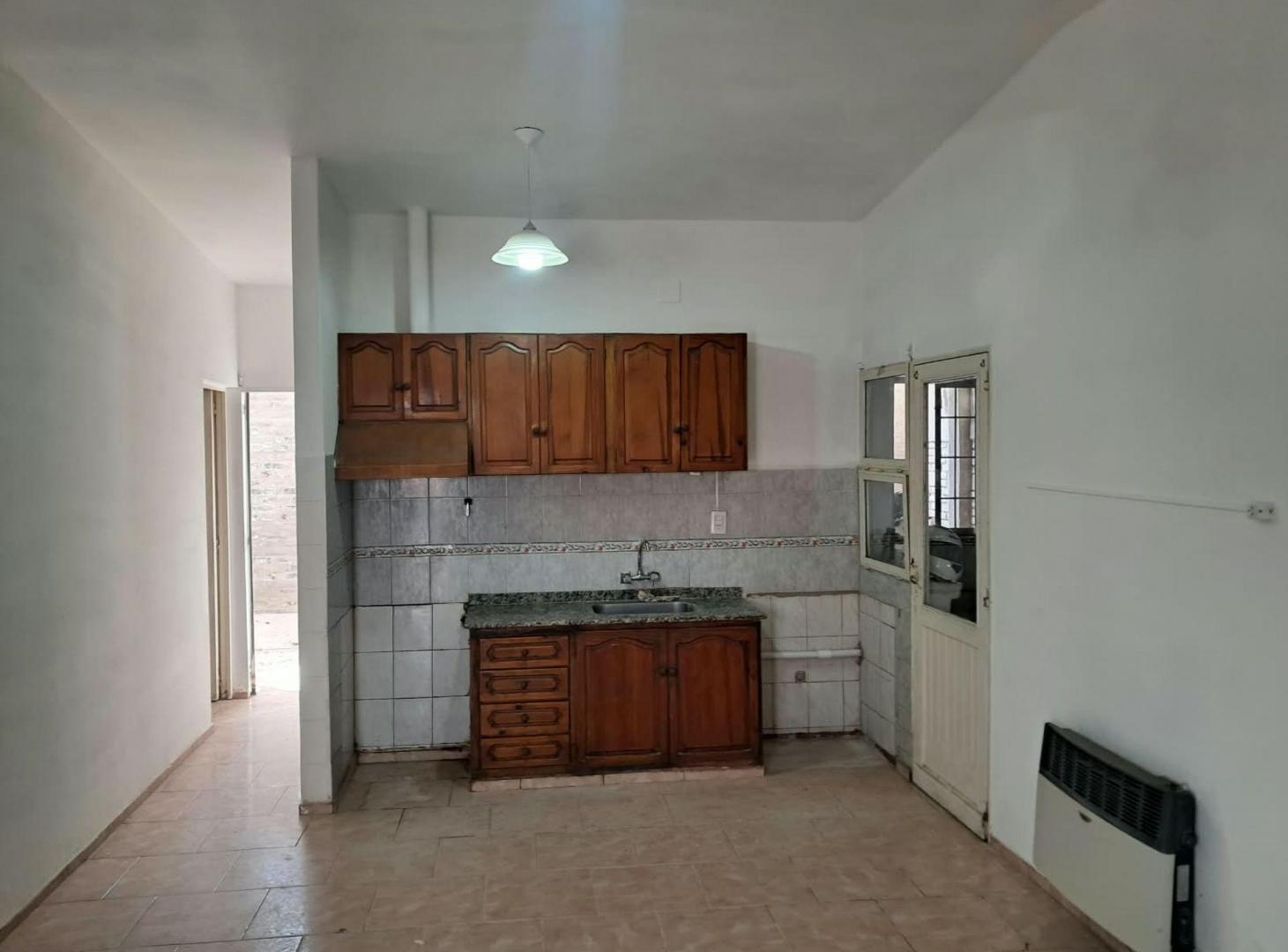 Foto de VENTA CASA + 2 DEPTOS CALLE RIVADAVIA LUJAN, imagen 2