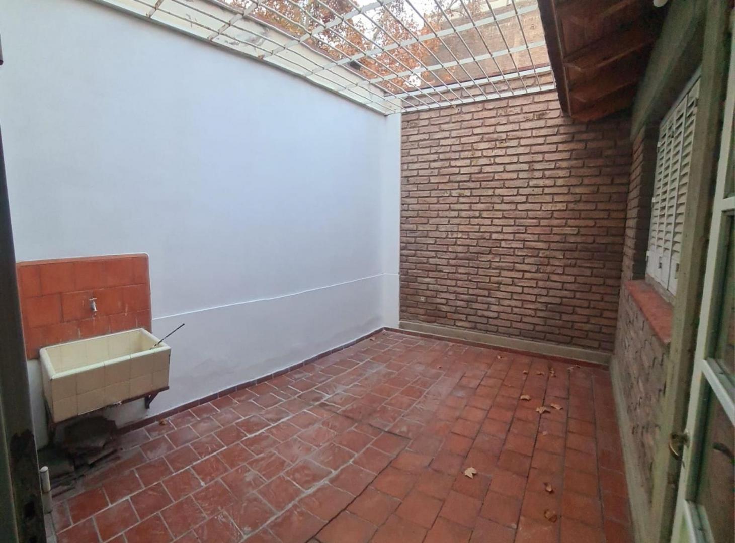 Foto de CASA CON 4 LOCALES COMERCIAL - PLAZA GODOY CRUZ, imagen 3