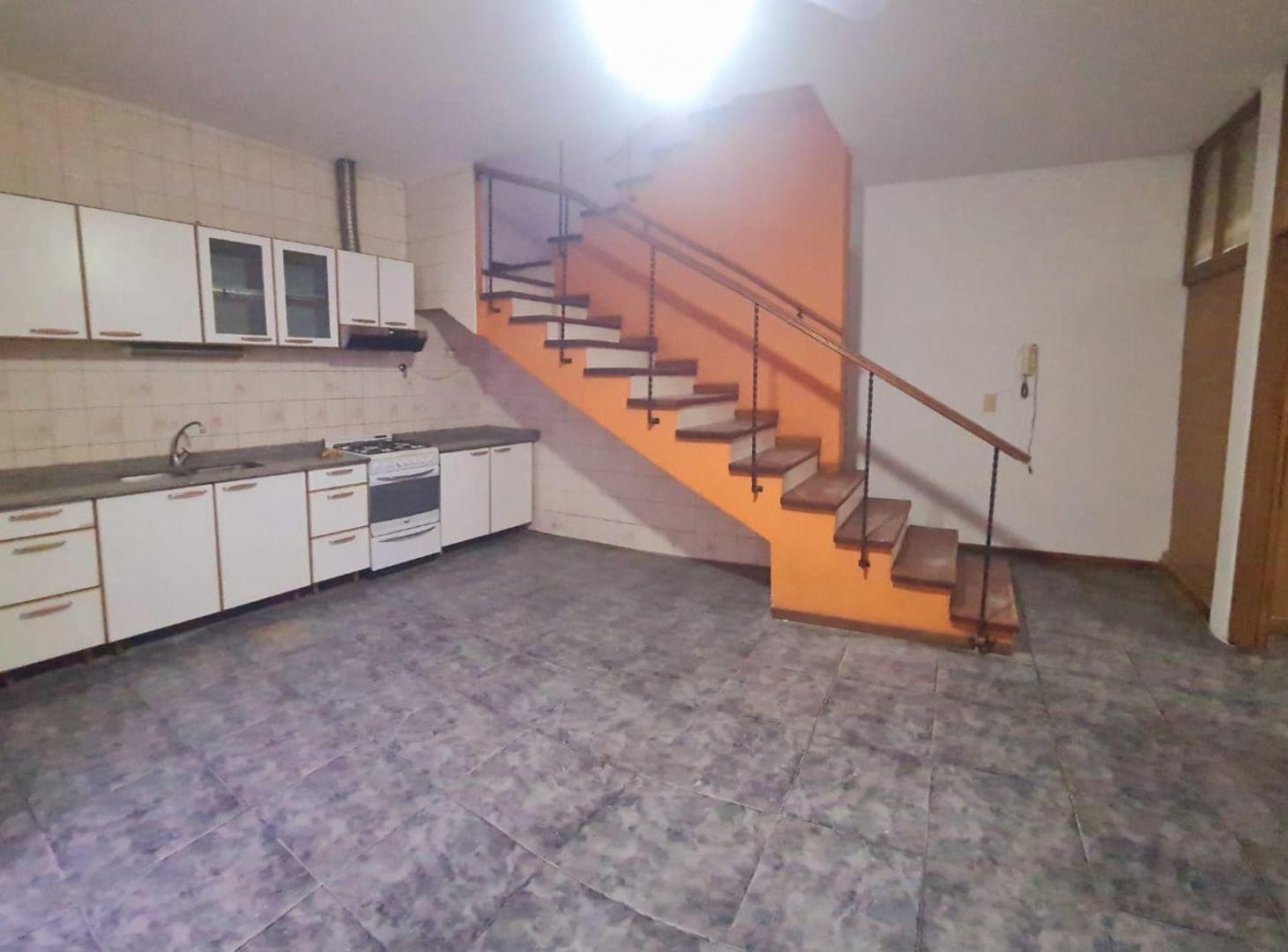 Foto de CASA CON 4 LOCALES COMERCIAL - PLAZA GODOY CRUZ, imagen 5