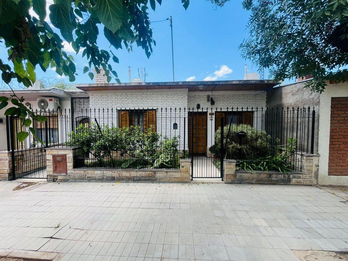 Foto de Casa 3 dorm. en Sexta Sección – Mendoza, imagen 2