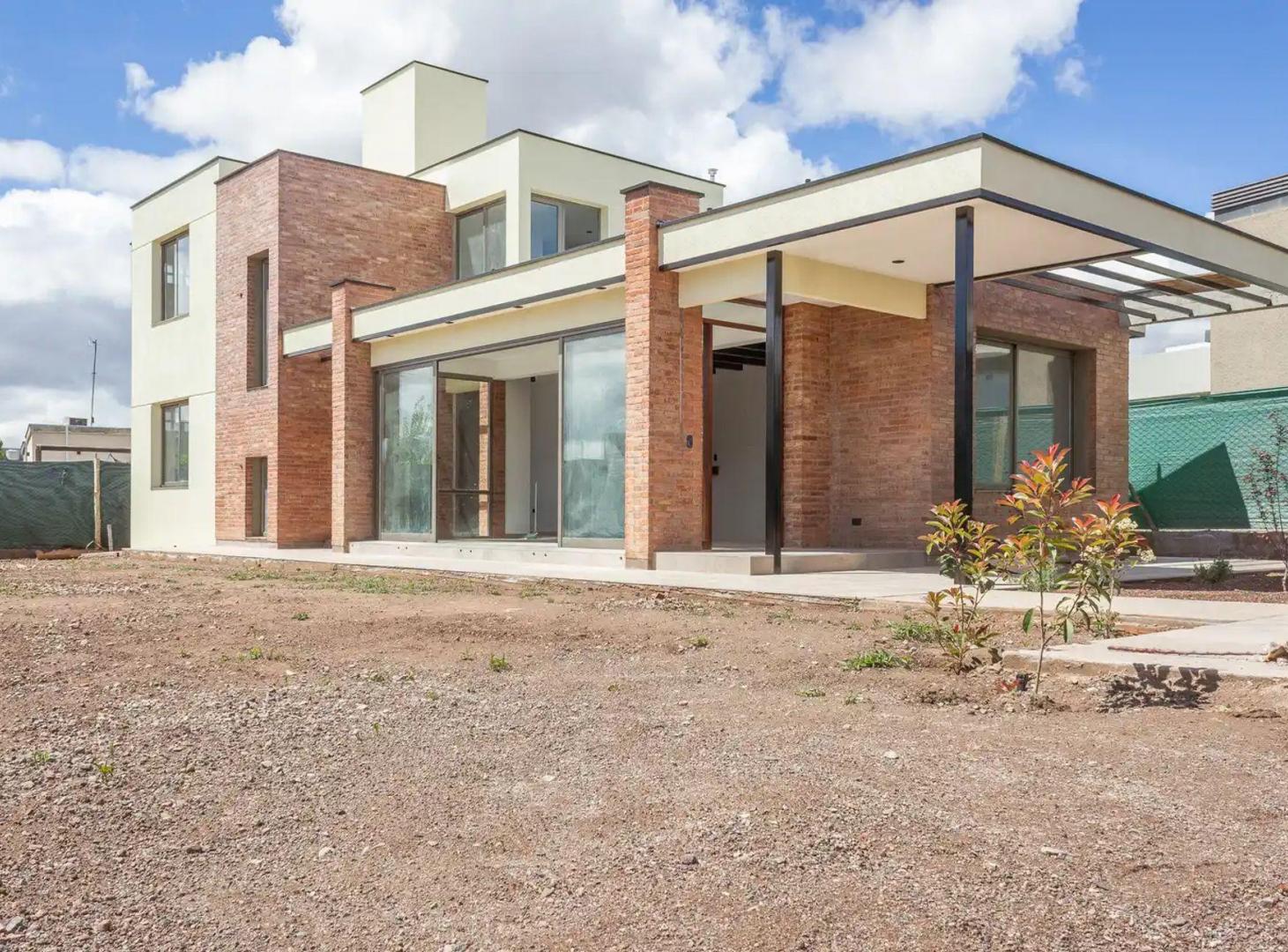 Foto de VENTA CASA A ESTRENAR LAR DE VIEYTES lll, imagen 2