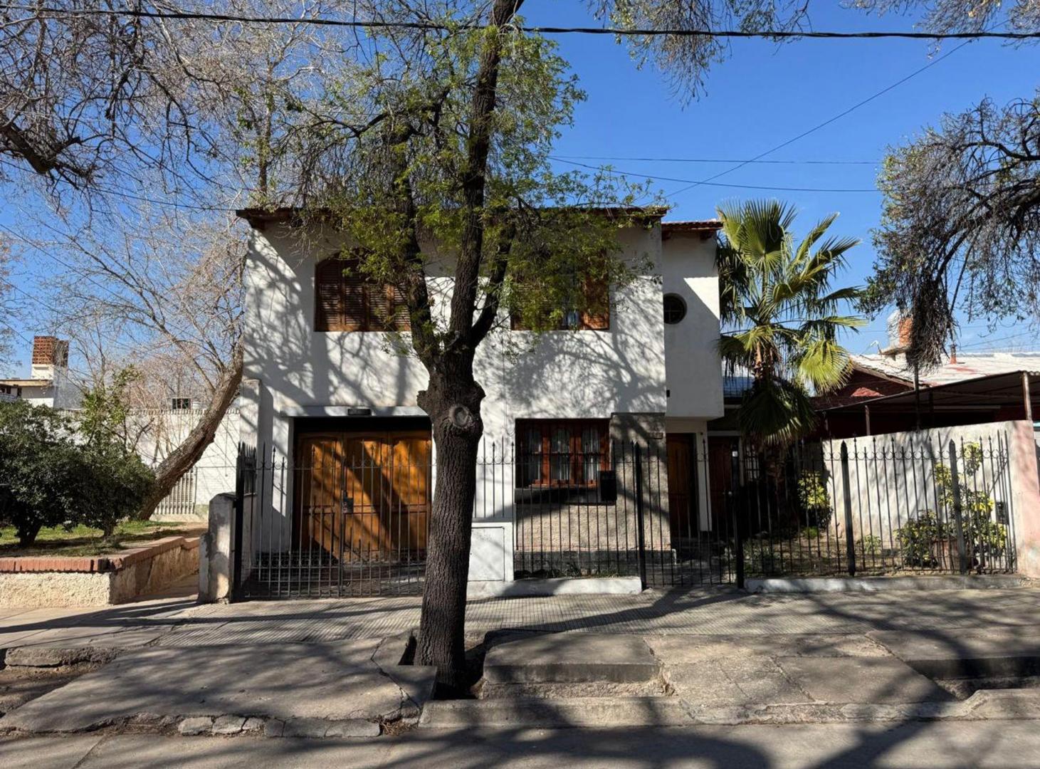 Foto de VENTA CASA DOS PLANTAS SEXTA SECCION, imagen 2