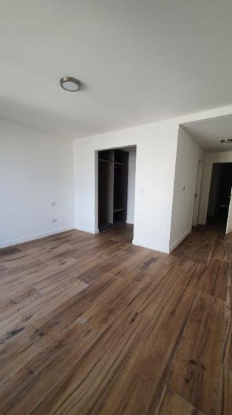 Foto de Venta departamento 3 amb a la calle con cochera La Perla, imagen 4