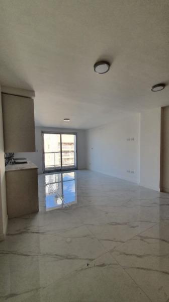 Foto de Venta departamento 3 amb a la calle con cochera La Perla, imagen 2