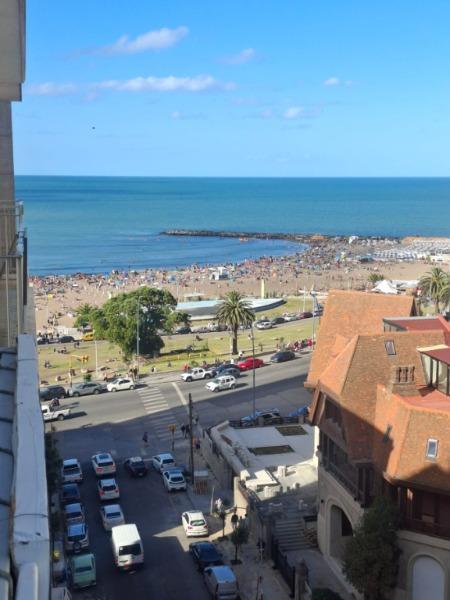 3 ambientes con dependencia y balcon con vista al mar