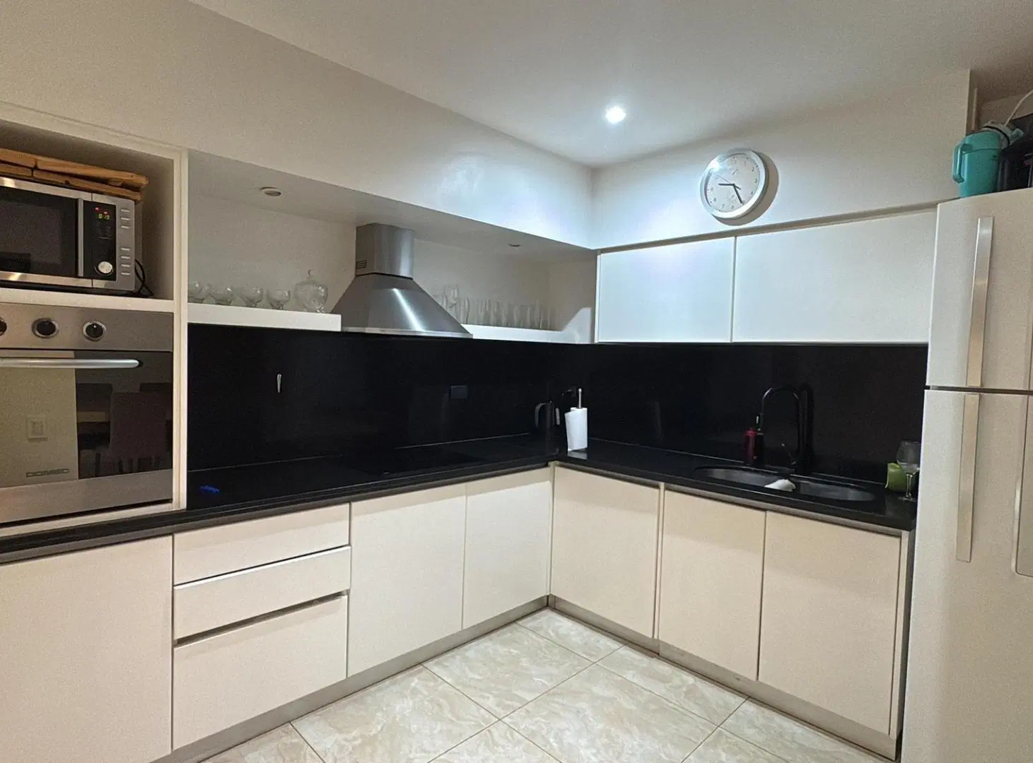 Venta Casa 4 ambientes con pileta climatizada Pompeya 1