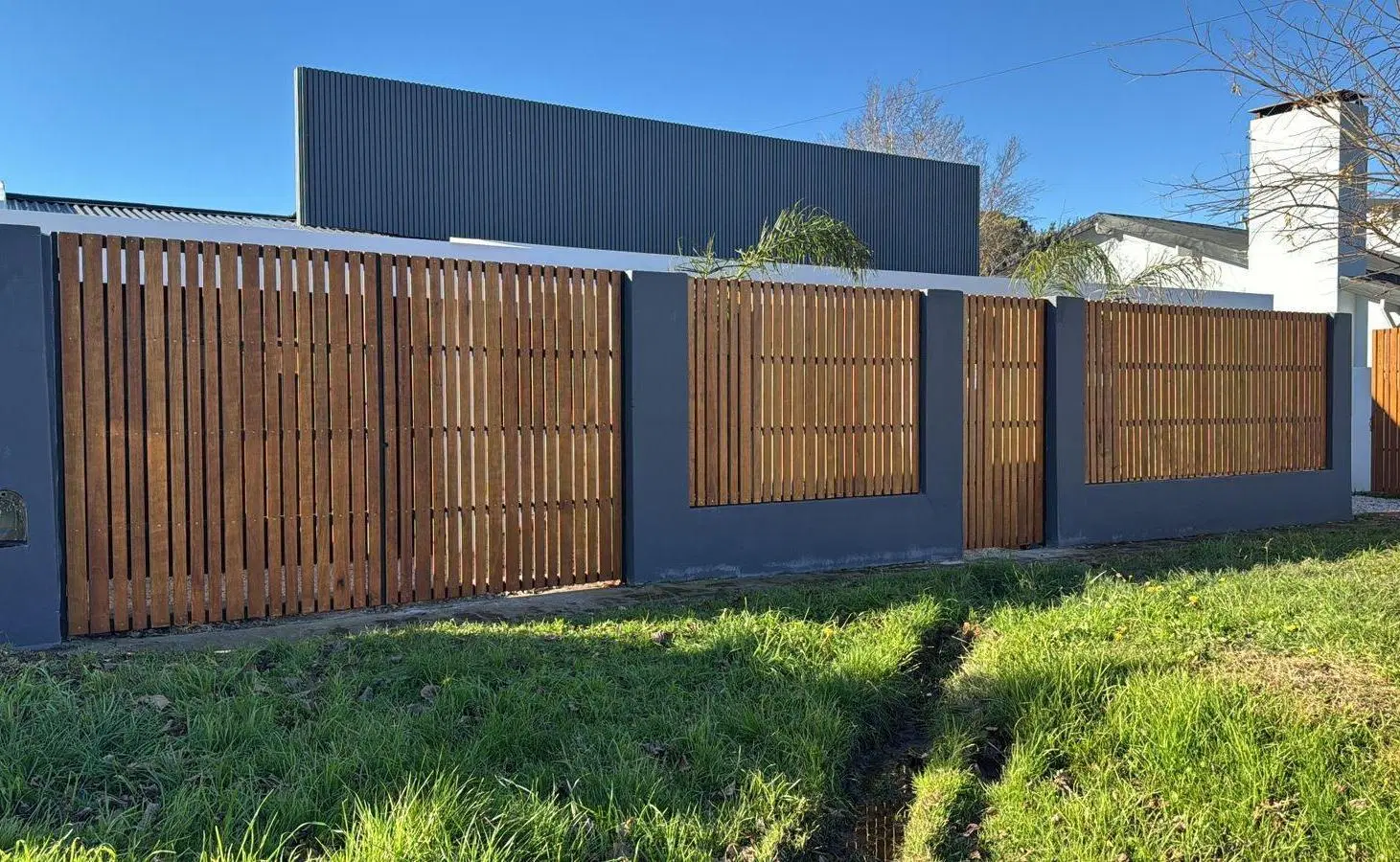 VENTA CASA 3 AMBIENTES BARRIO LOS PINARES 1