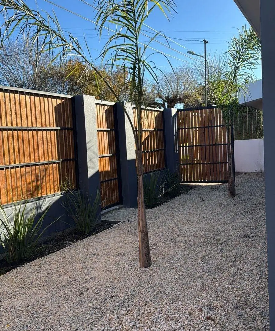 VENTA CASA 3 AMBIENTES BARRIO LOS PINARES 2