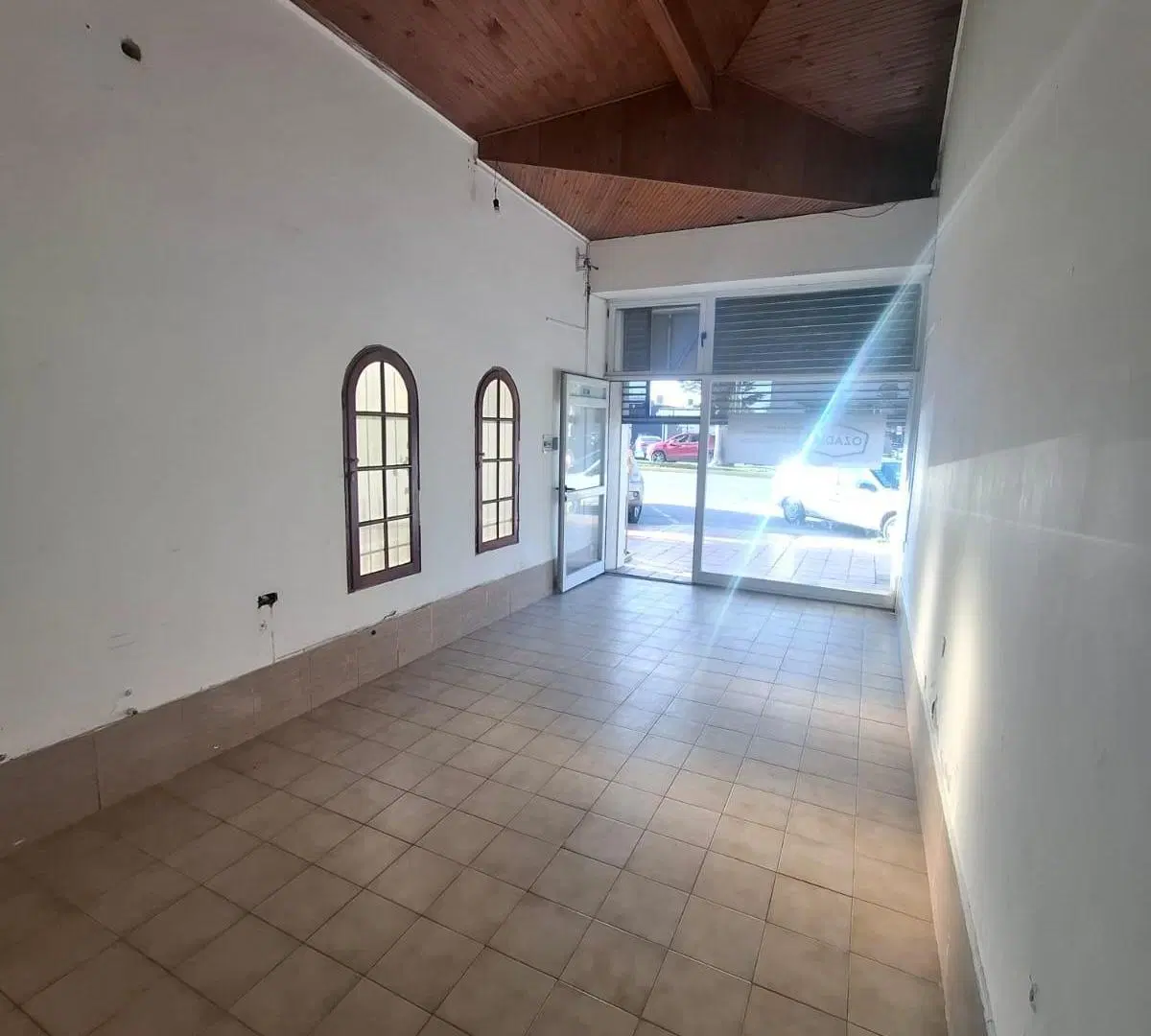 Alquiler local comercial a la calle zona constitucion 2