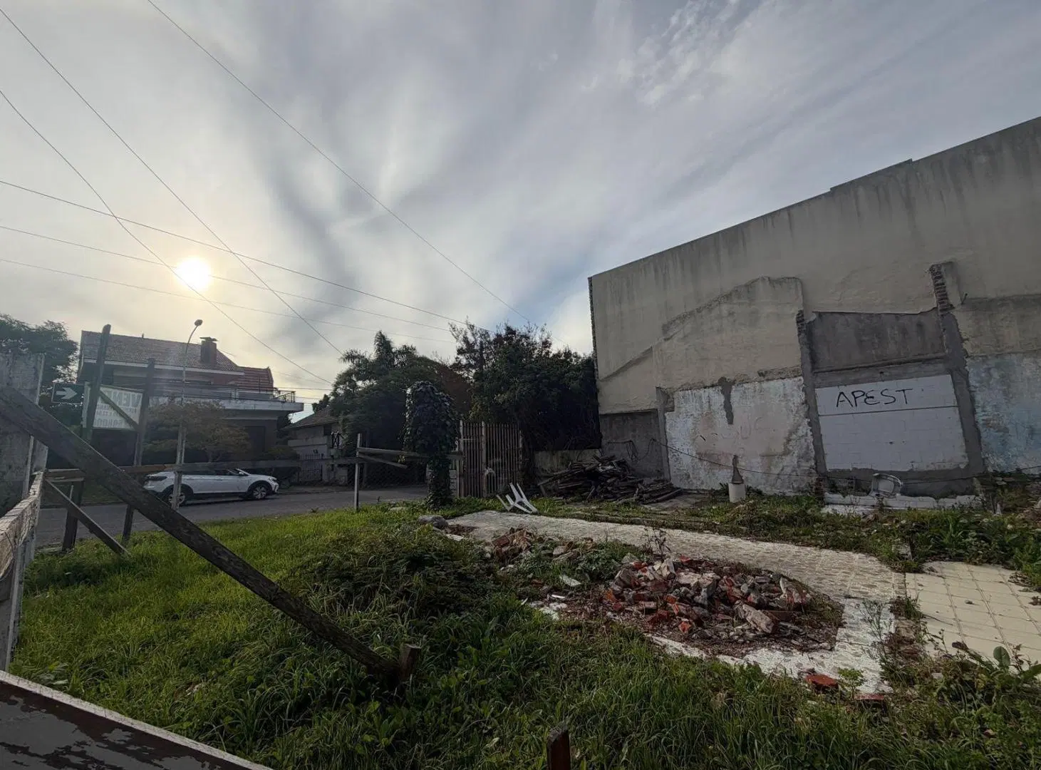 VENTA LOTE DE INVERSION EN ESQUINA RESIDENCIAL - R7 - LOS TRONCOS 4