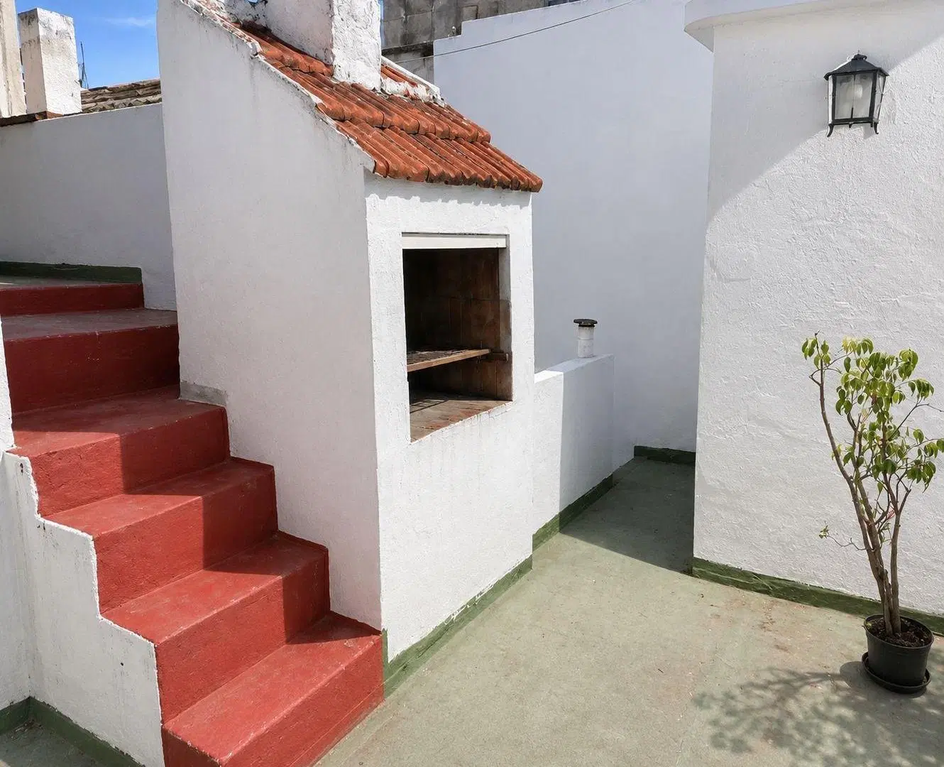 Venta en La Perla Casa 4 amb c/cochera y departamento 2 amb 5