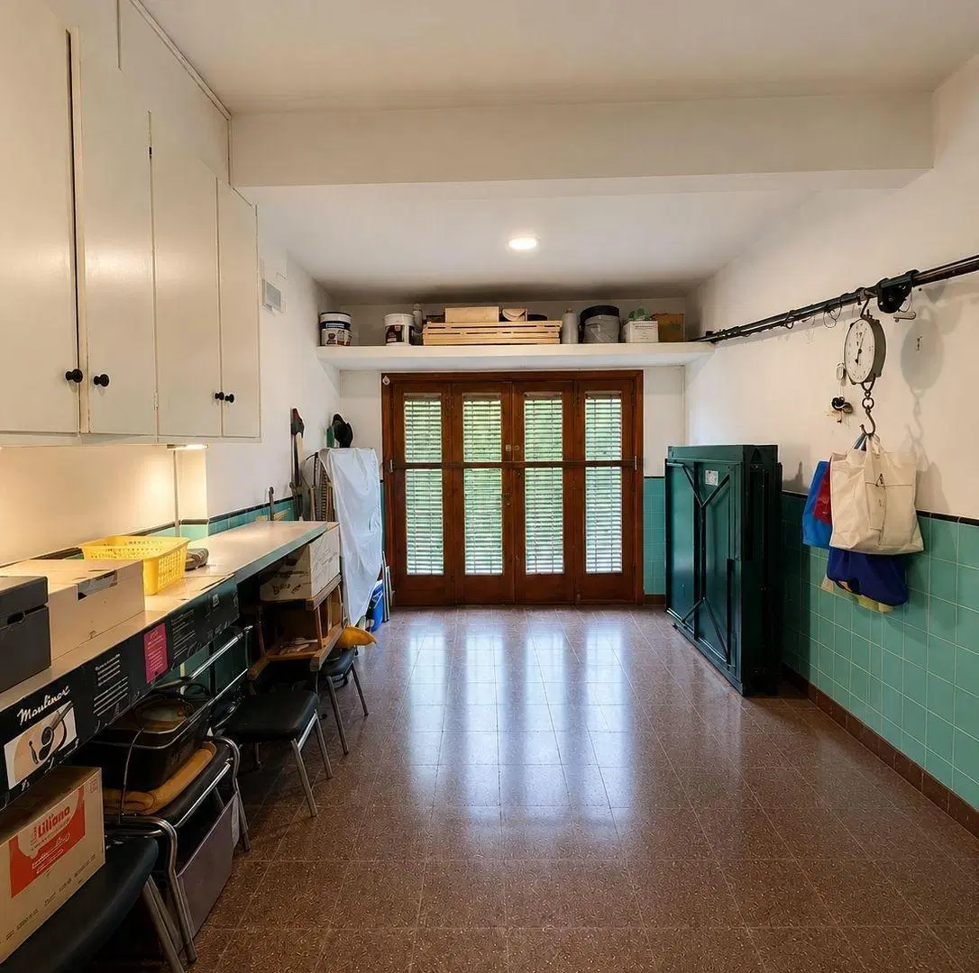 Venta Casa con cochera y dependencia 5