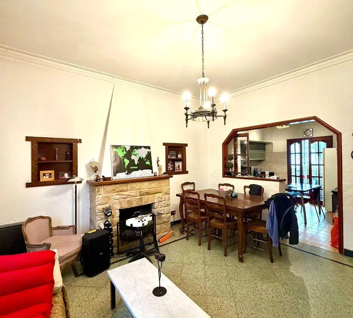 Venta Casa con cochera y dependencia 2