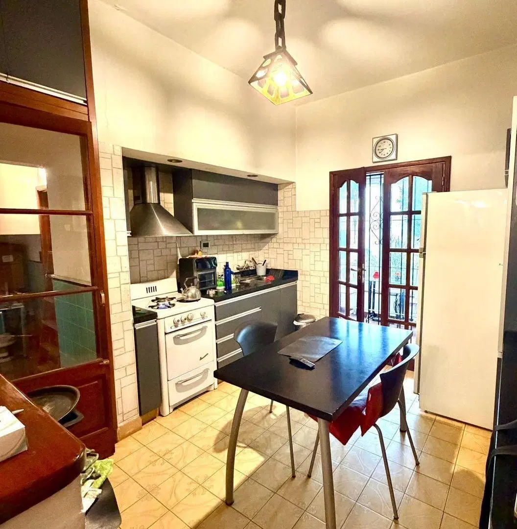 Venta Casa con cochera y dependencia 4
