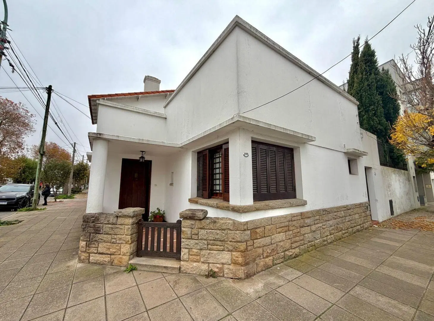Venta Casa con cochera y dependencia 1