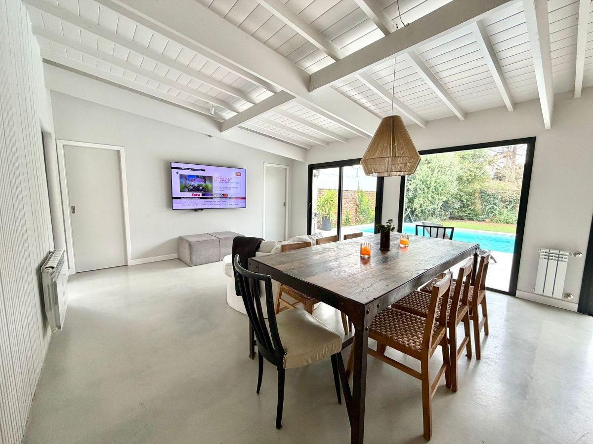 Foto de Venta Casa 4 ambientes en Los Pinares, imagen 2