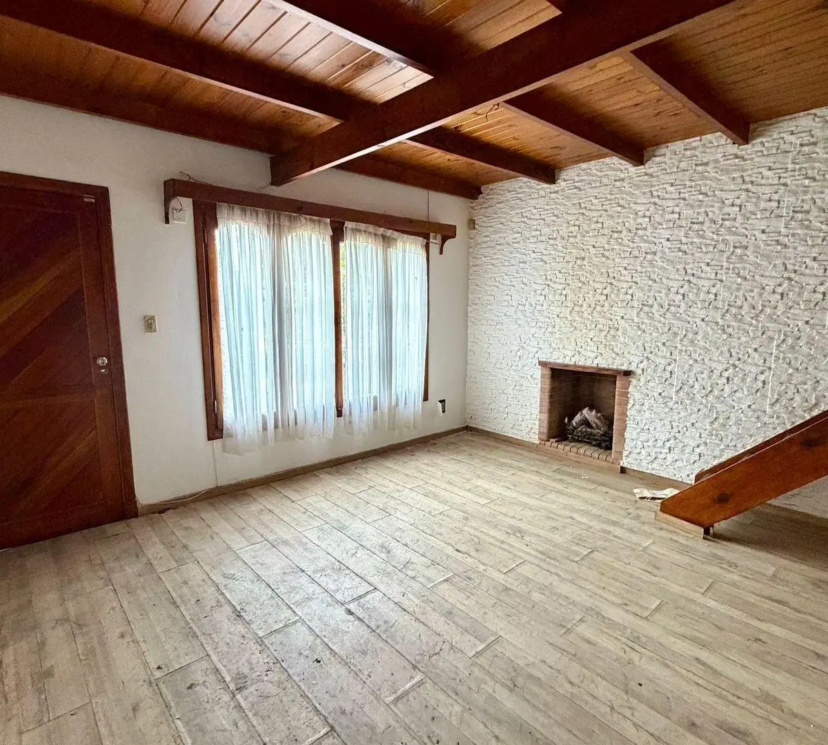 Venta casa 4 amb con departamento 2 ambi en Barrio Aeroparque 1