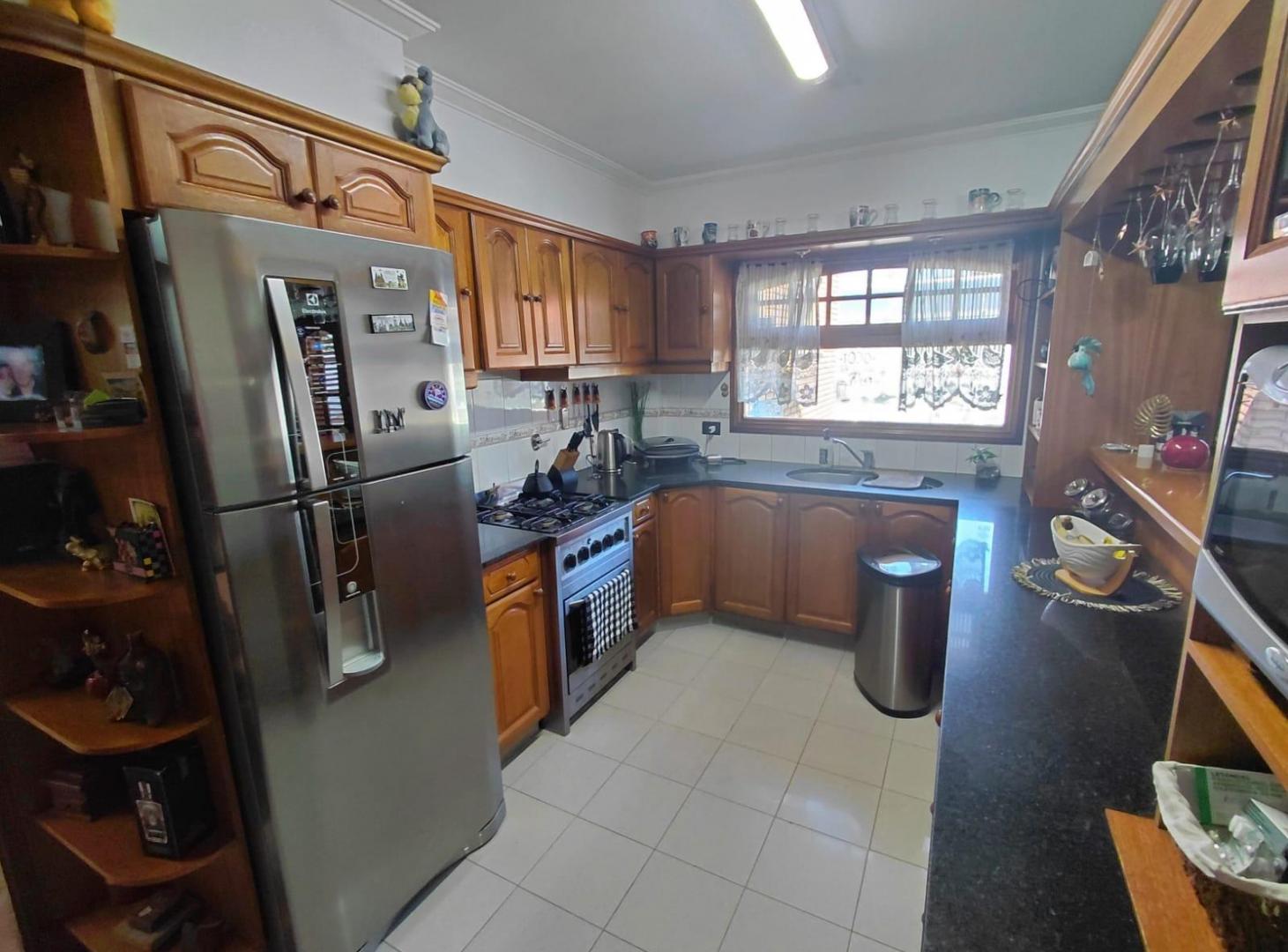 VENTA DE CASA RESIDENCIAL DE CATEGORÍA DE 7 AMBIENTES EN EL BARRIO LA FLORIDA