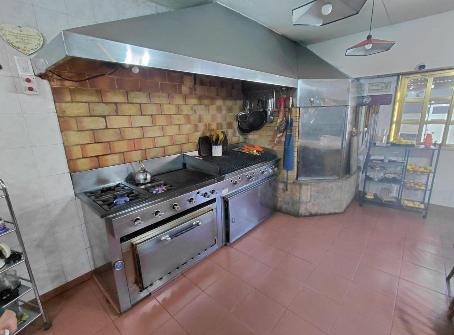 Foto de VENTA DE CASA RESIDENCIAL DE CATEGORÍA DE 7 AMBIENTES EN EL BARRIO LA, imagen 2