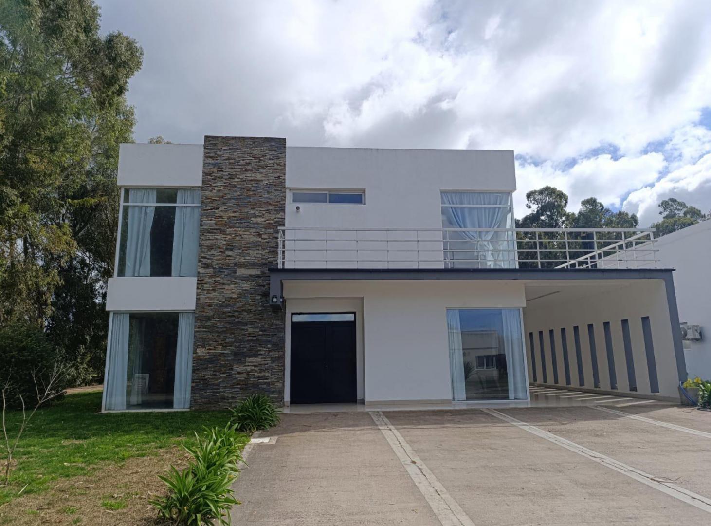 Foto de En venta espectacular casa en barrio privado Rumenco, imagen 3