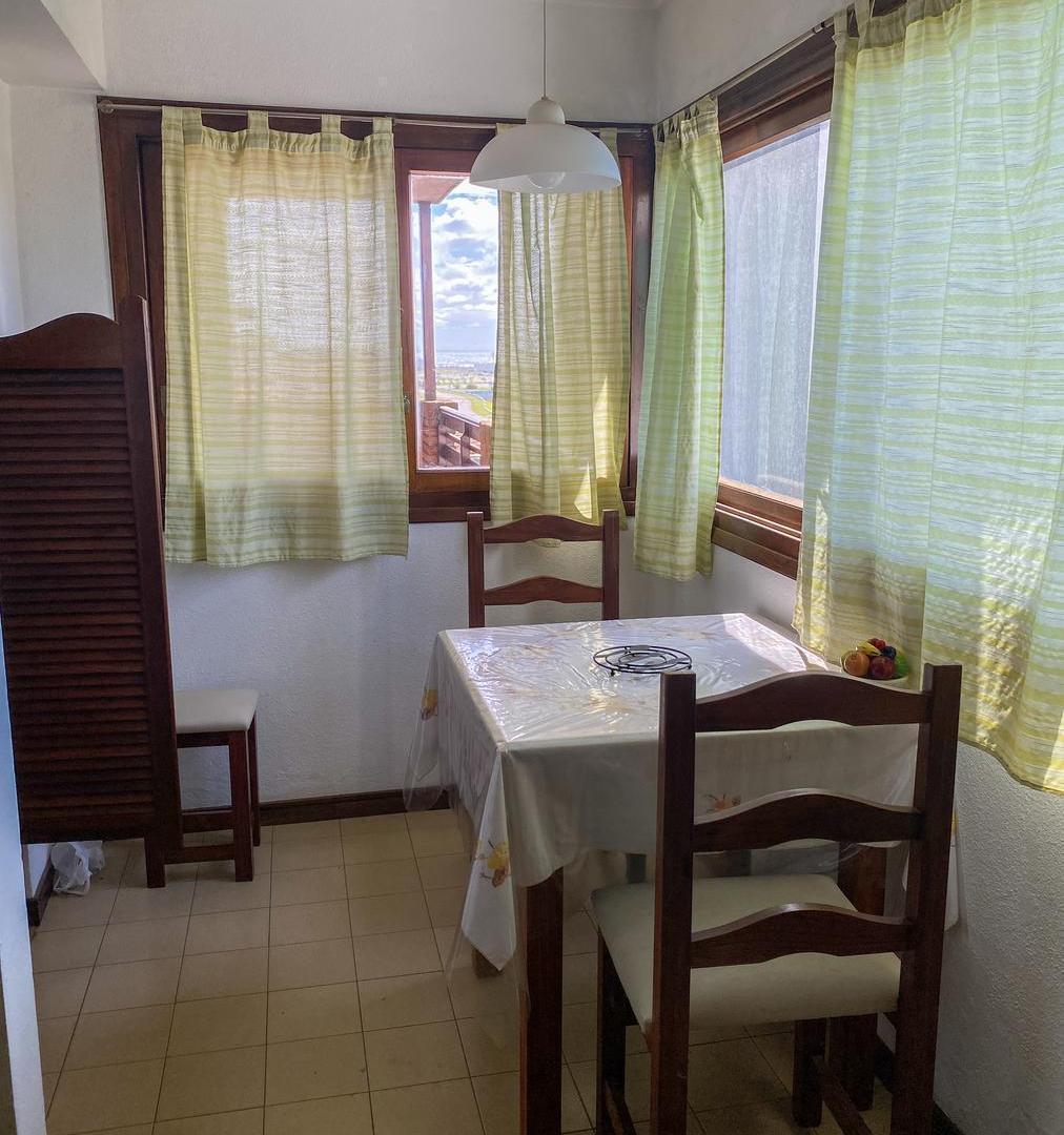 Departamento 2 ambientes - 4 plazas - A 100 mts. de la costa.
