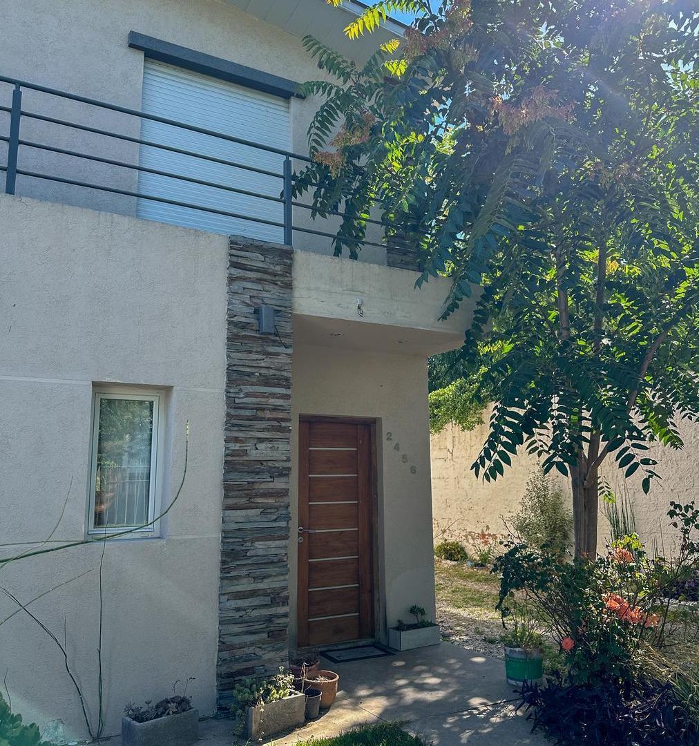 Foto de Chalet de dos plantas a estrenar – Impecable, imagen 1