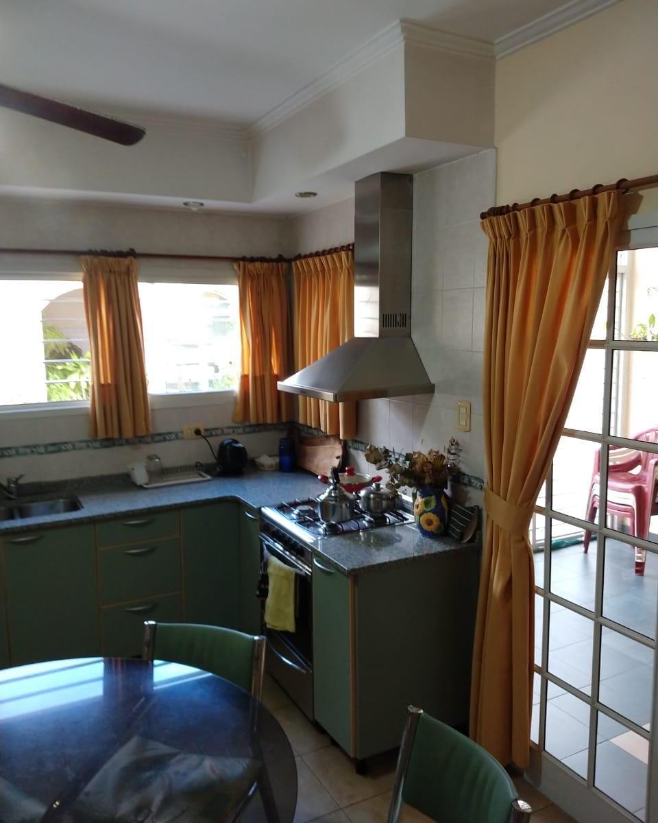 VENDO CENTRO!! 3 DOR, COCH, PATIO CON PILETA, NUEVA!!!
