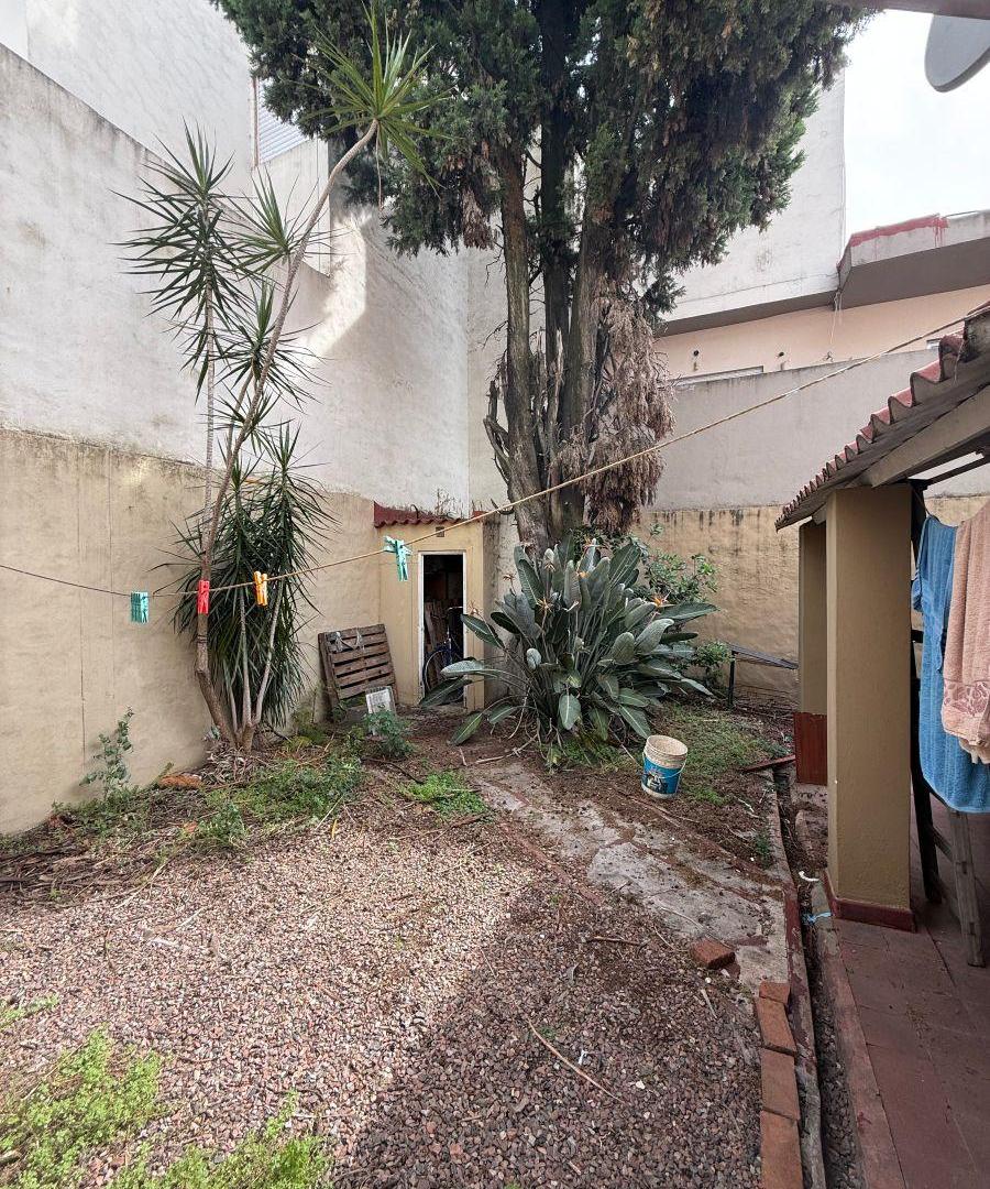 :CASA A RECICLAR c/ TERRENO EN AV. RODRÍGUEZ PEÑA – SAN MARTÍN