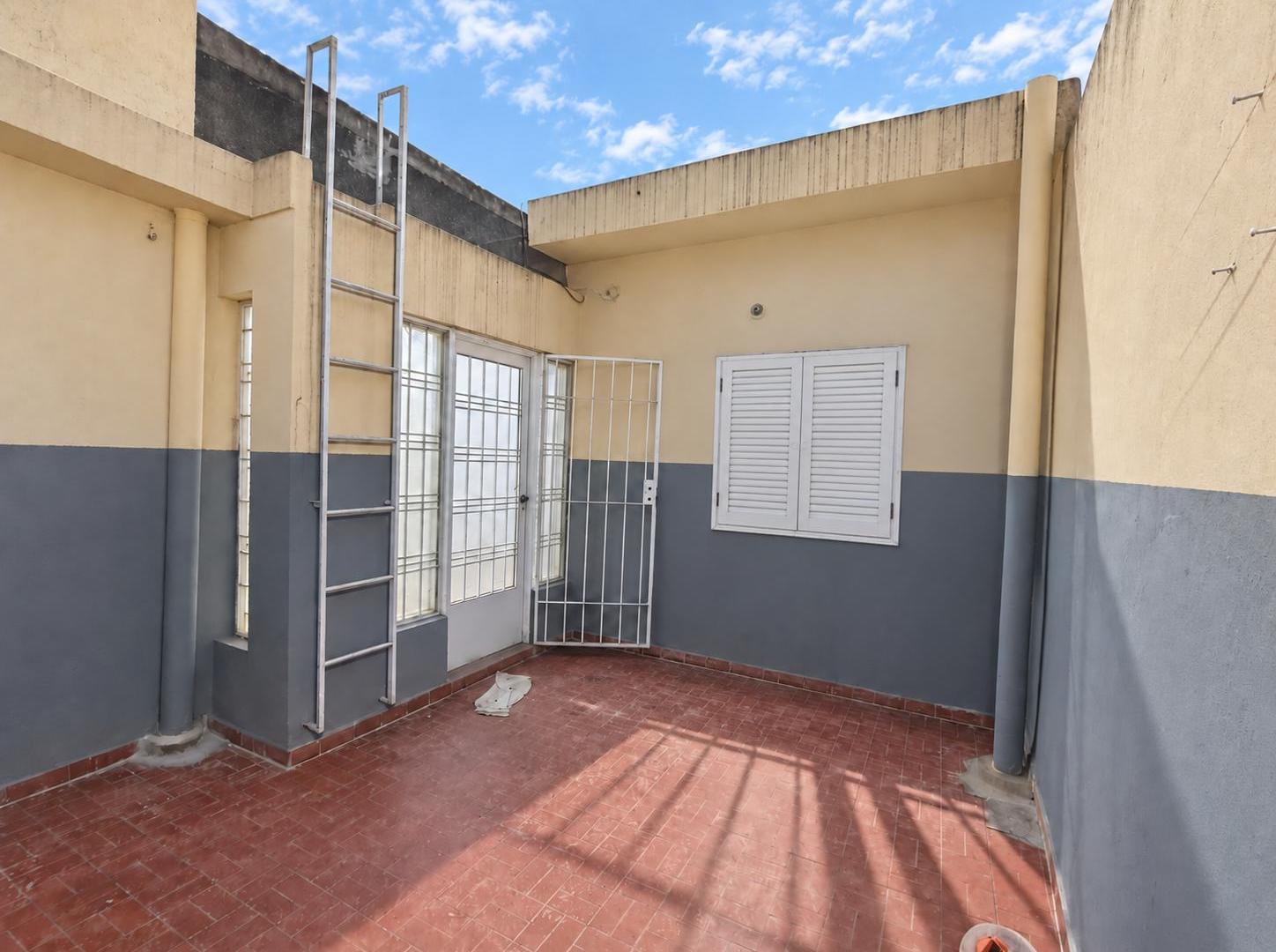 Alquiler 2 amb. Sin expensas con patio
