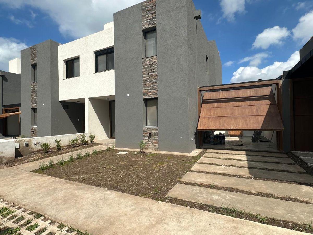 VENDO-DUPLEX-INAUDI-INTROVA-3 DOR-LIVING COMEDOR-GALERIA CON ASADOR-JARDIN-COCHERA 2 -RADIADORES-