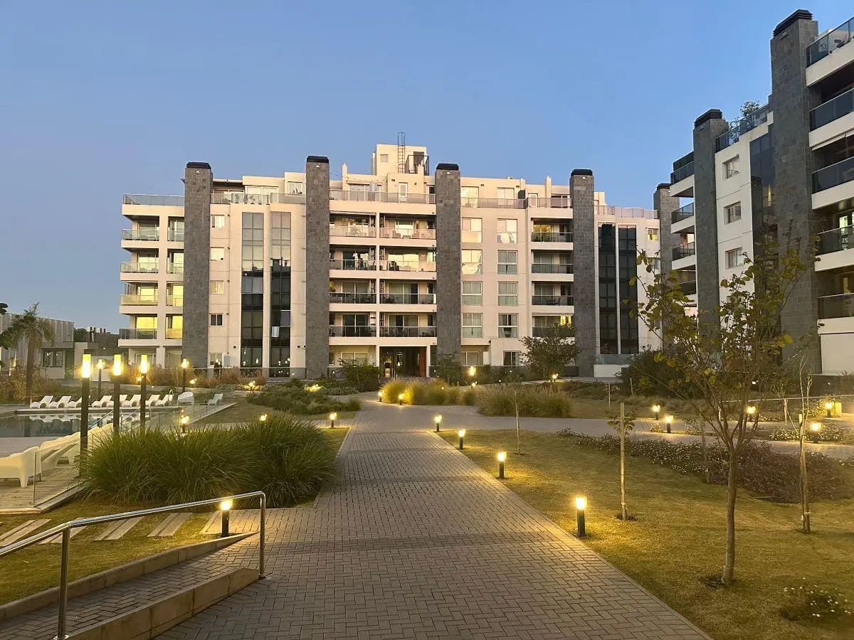 VENDO ó ALQUILO - URCA - SEGURIDAD 24 HS - DEPART. 1 DORMITORIO - BALCON CON ASADOR - COCHERA SUBT. 2