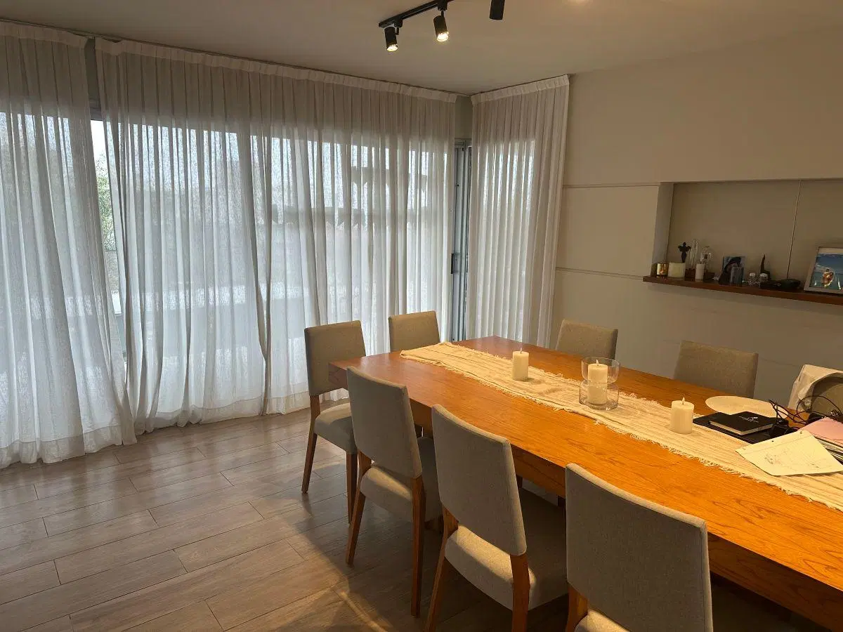 VENDO - LA RUFINA - IMPECABLE PROPIEDAD - 4 DORM. -PLAY ROOM - LAVAD - GALERIA - PILETA - COCHERA 2 1