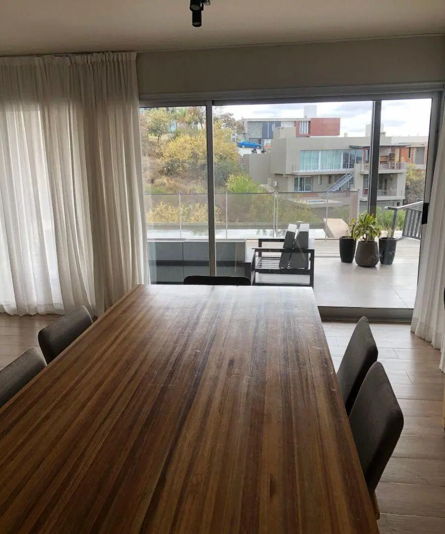 VENDO - LA RUFINA - IMPECABLE PROPIEDAD - 4 DORM. -PLAY ROOM - LAVAD - GALERIA - PILETA - COCHERA 2 2