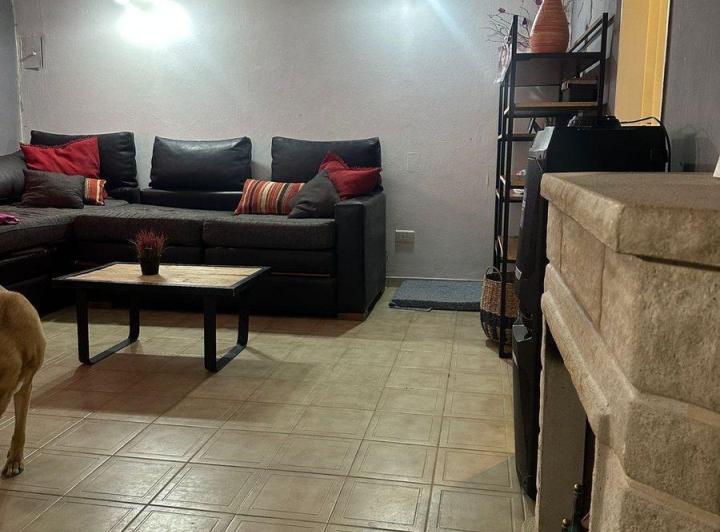 Casa 3 dorm con quincho y patio sobre Av Lisandro 2