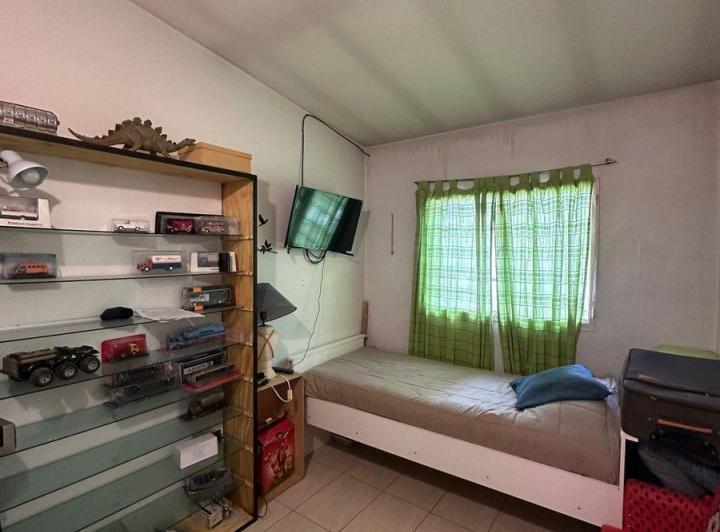 Casa 3 dorm con quincho y patio sobre Av Lisandro 5