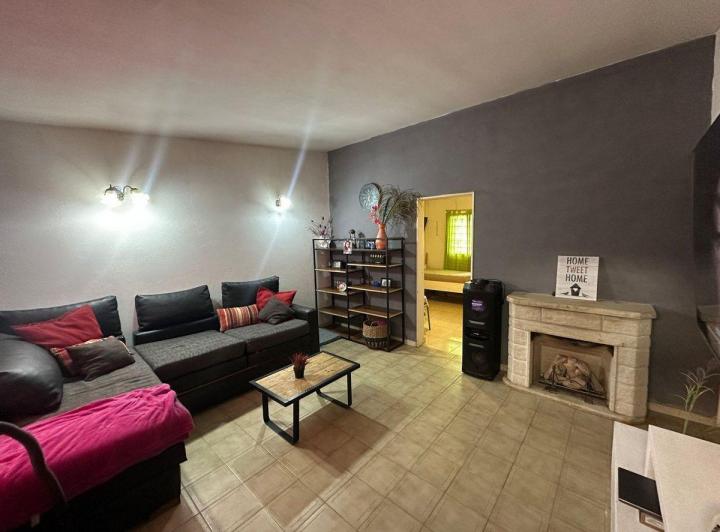 Casa 3 dorm con quincho y patio sobre Av Lisandro 4