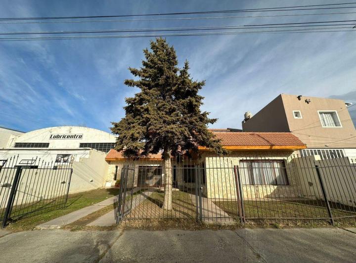CASA 4 DORMITORIOS BARRIO PUEYRREDON 2