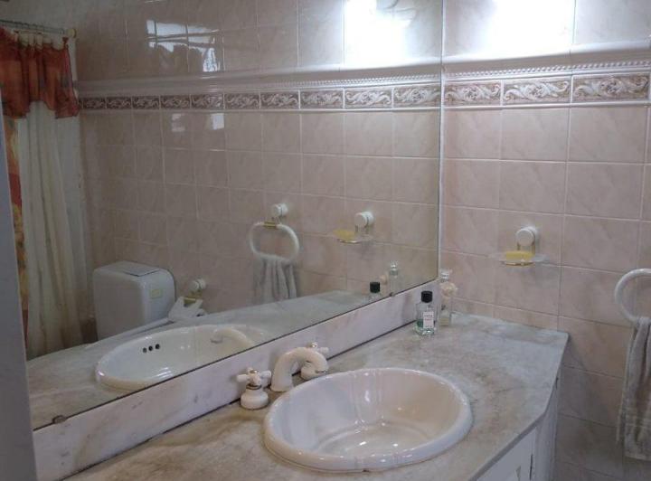 CASA 4 DORMITORIOS QUINCHO-GARAGE CENTRO COMODORO 5