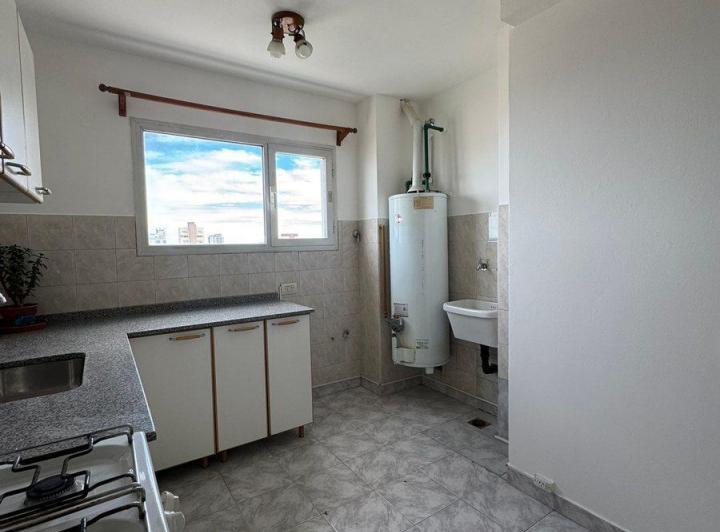 DEPARTAMENTO 3 DORMITORIOS COCHERA CENTRO COMODORO 2