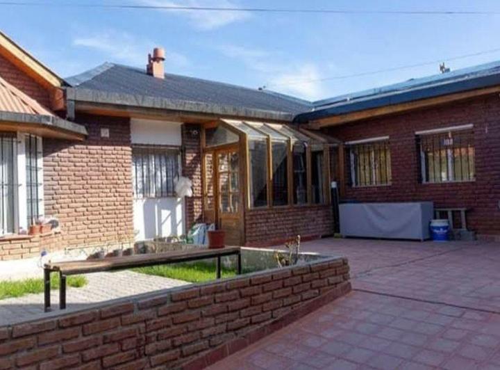 CASA GRANDE CON DEPTO BARRIO EX ARQUITECTURA 5