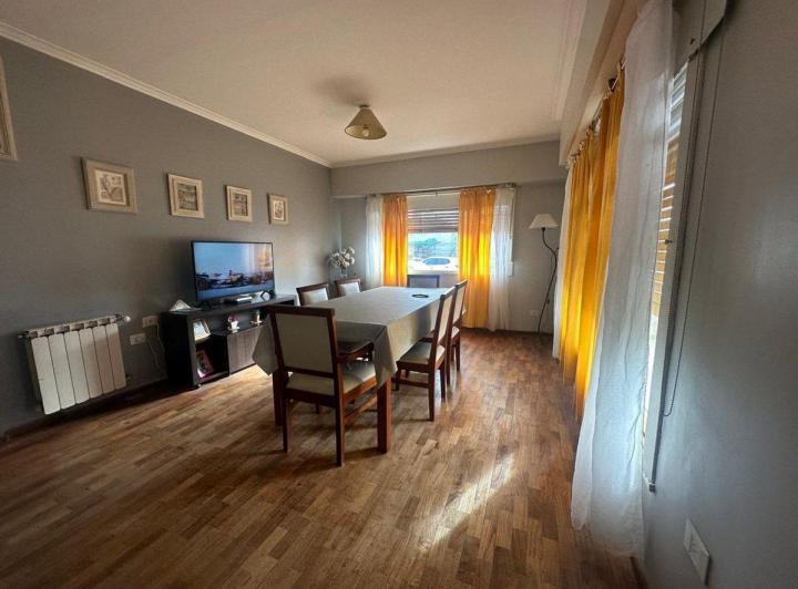 CASA 4 DORMITORIOS BARRIO PUEYRREDON 3