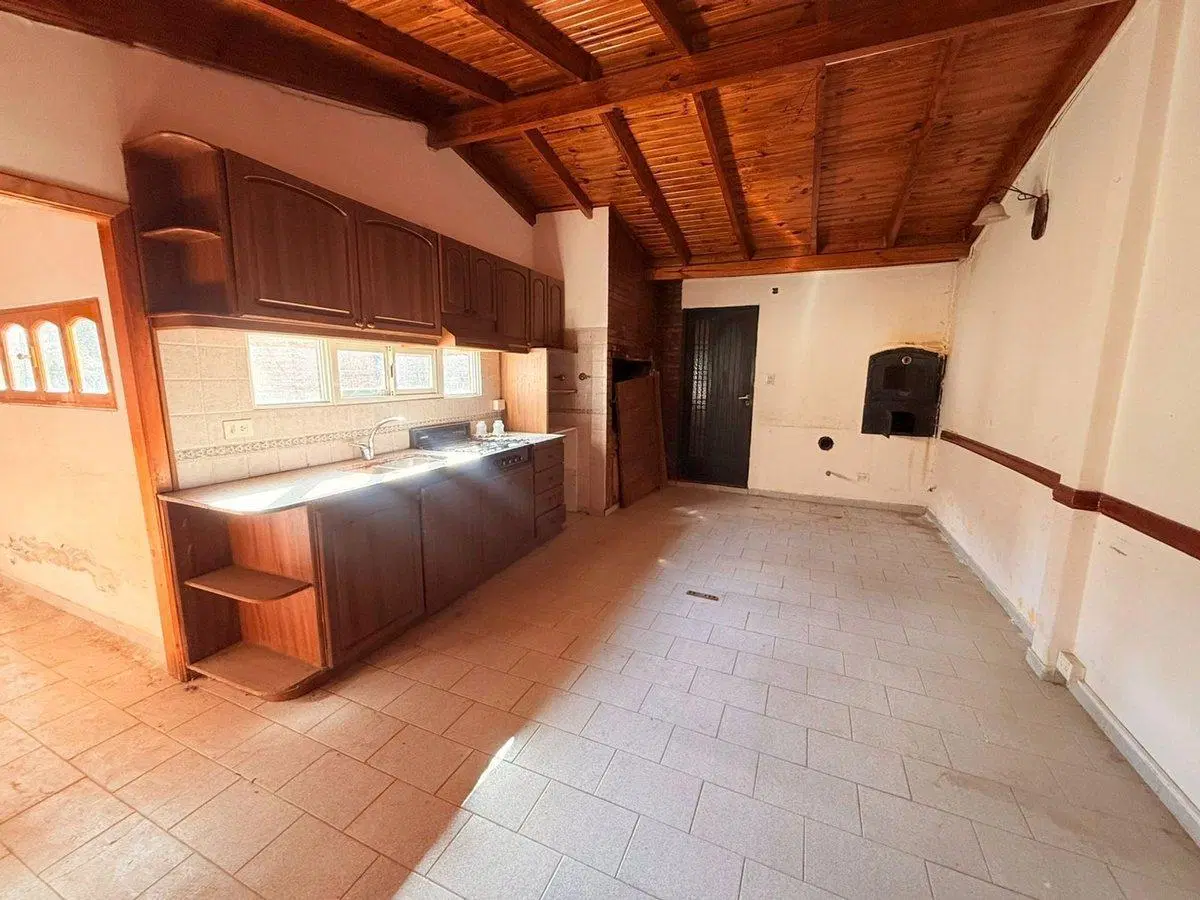CASA 3 DORMITORIOS BARRIO PUEYRREDON 2