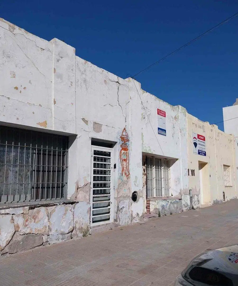 LOCALES A REFACCIONAR O DEMOLER CON AMPLIO TERRENO 5
