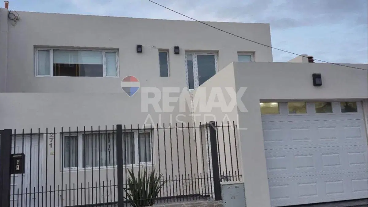 CASA 3 DORMITORIOS BARRIO ROCA 2