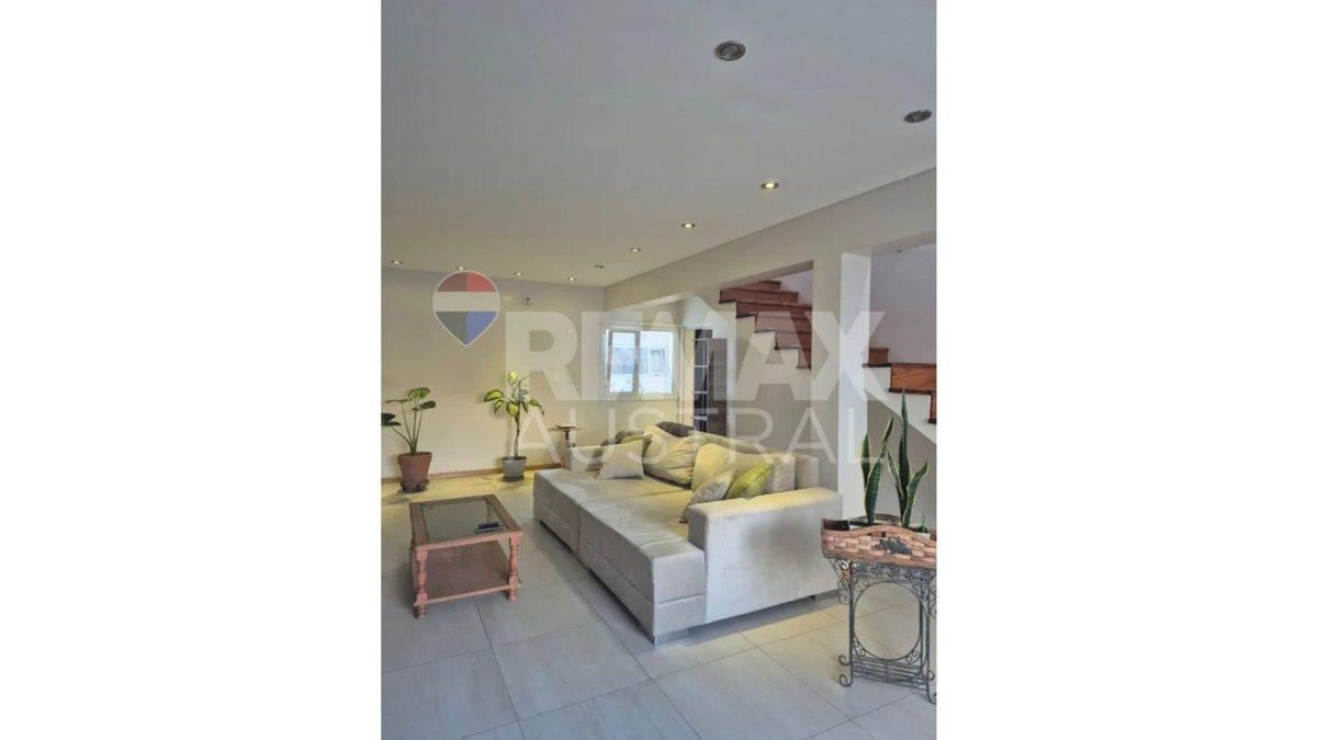 CASA 3 DORMITORIOS BARRIO ROCA