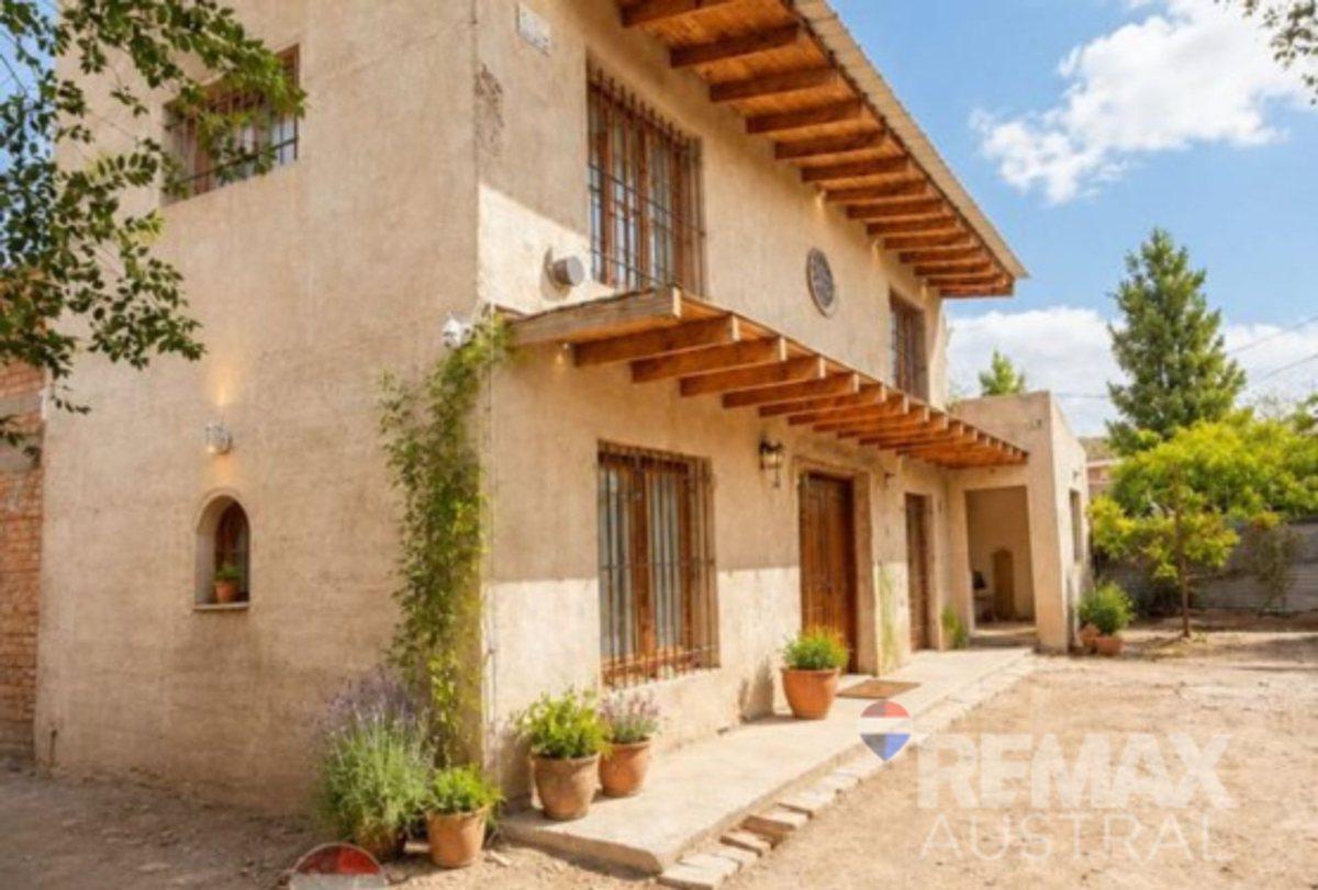 CASA 3 DORMITORIOS- CORDON FORESTAL