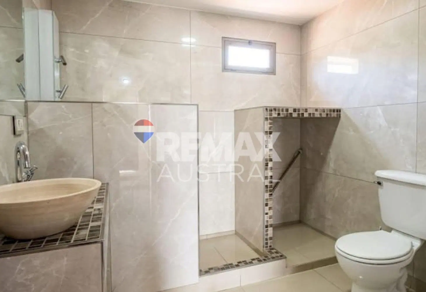 CASA EN VENTA LOTE PARQUIZADO - B°ATARDECER 2